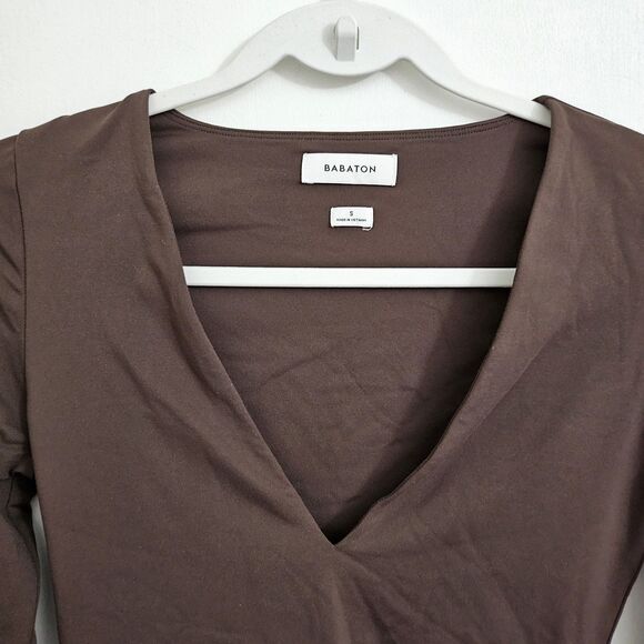 Aritzia‎ Babaton Blouse Small Mocha Brown Contour V-Neck Longsleeve Crop Stretch - Picture 3 of 9